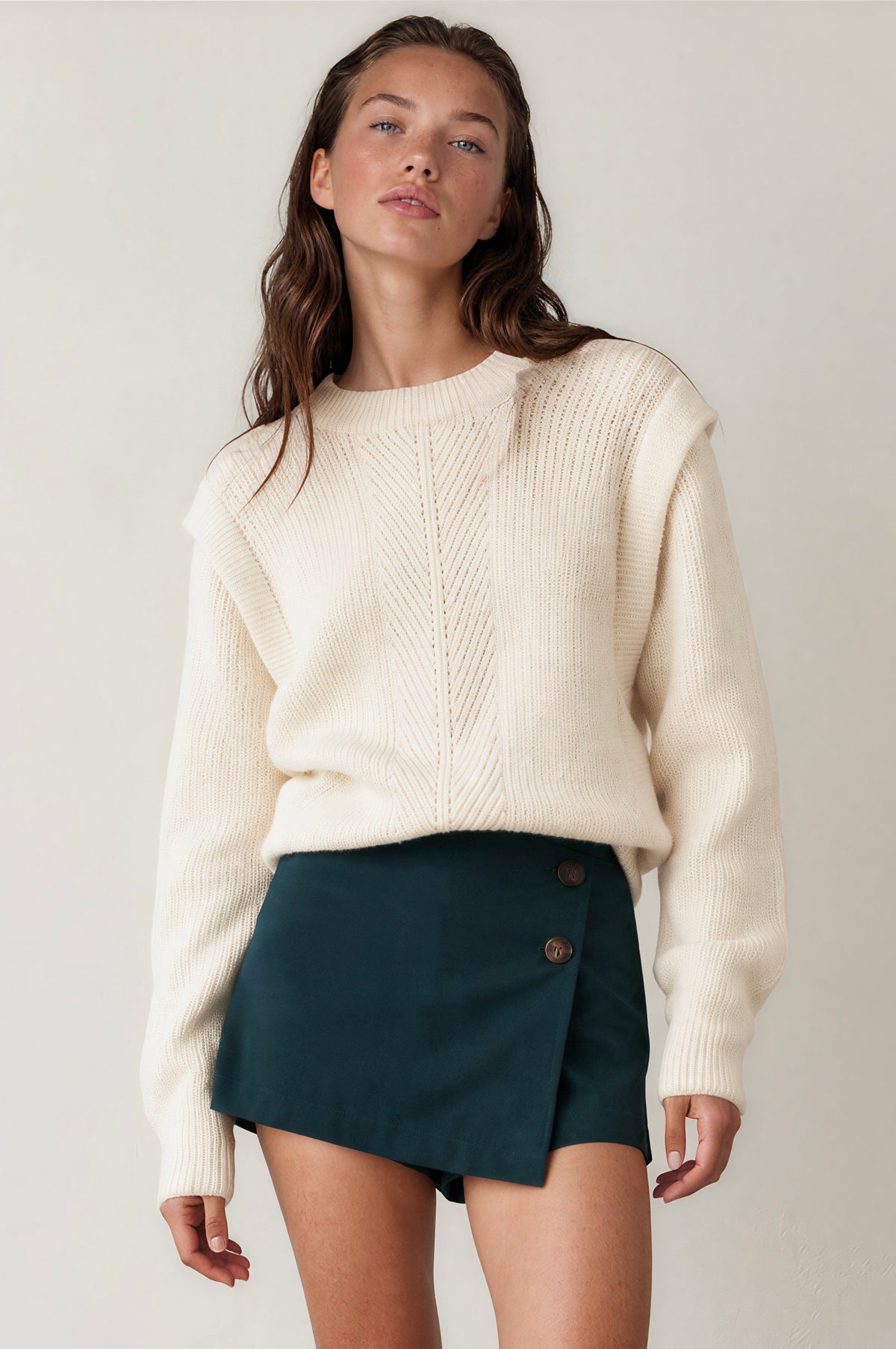 White knitted pullover
