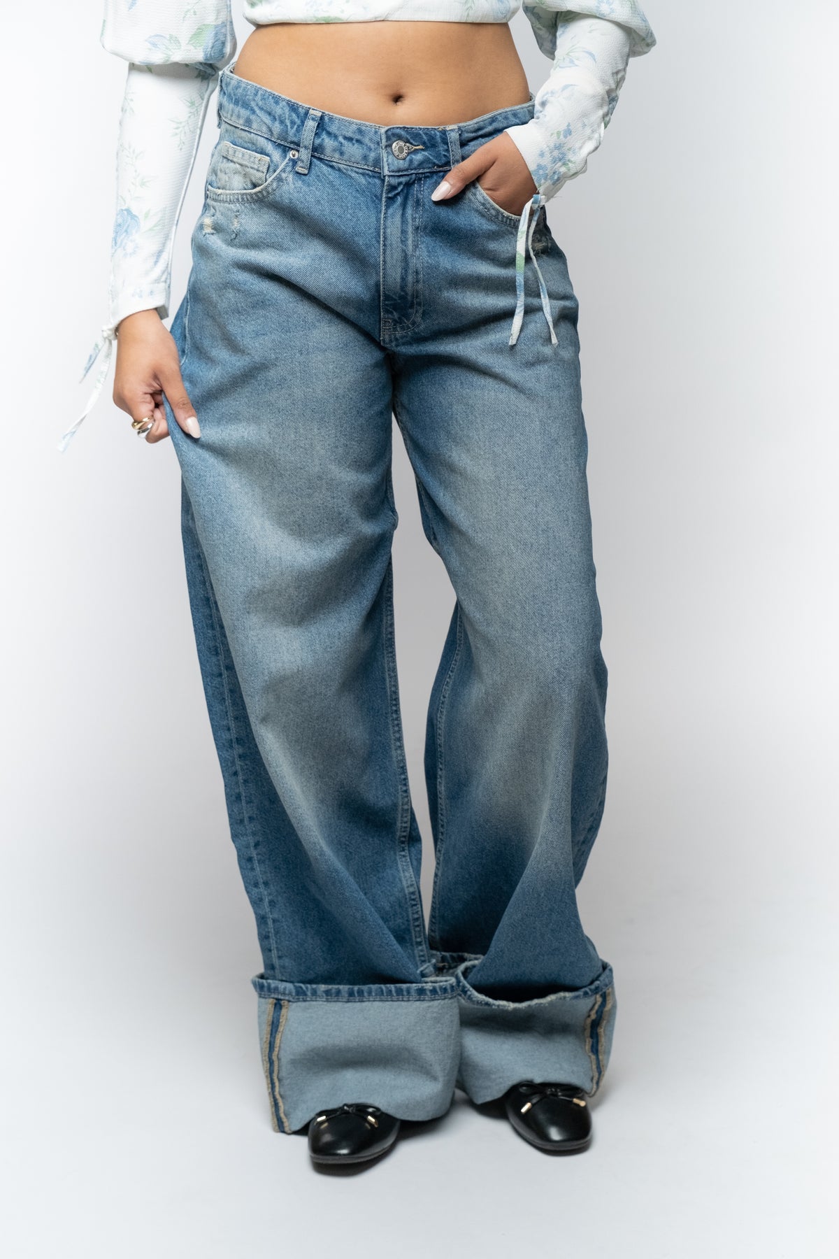 Wide-Legged Denim Jeans with Color-Blocked Hem